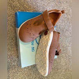 Bnwt never worn pretty and sturdy holiday shoes! Also great for playground